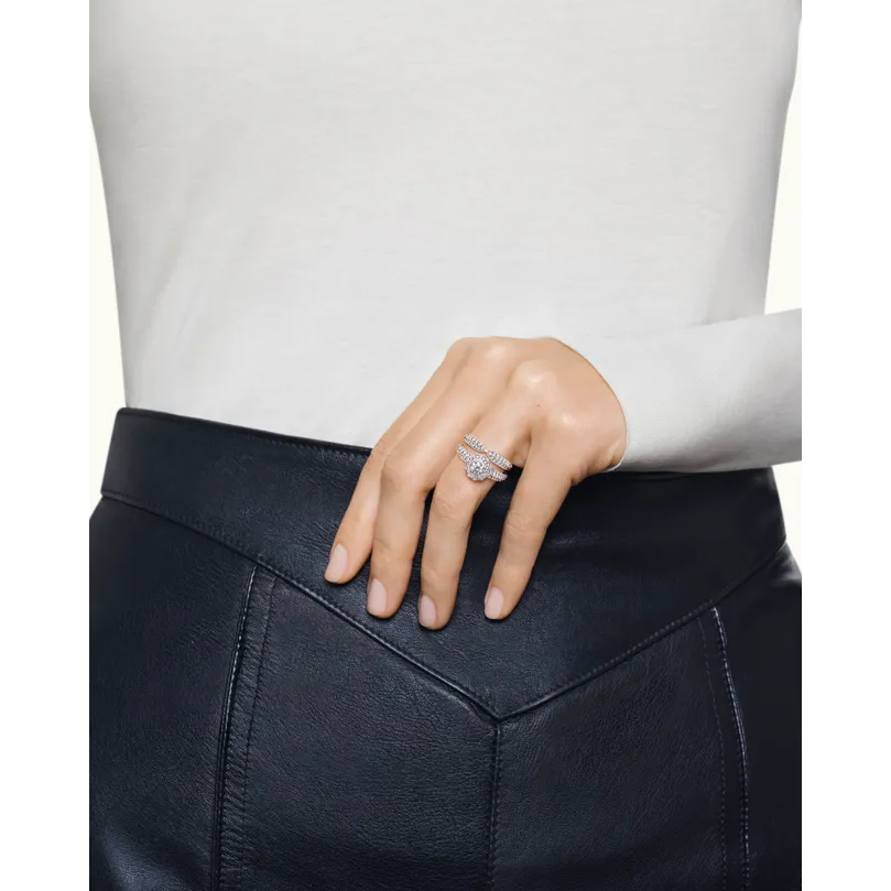 Second worn look Etoile de Paris Engagement Ring